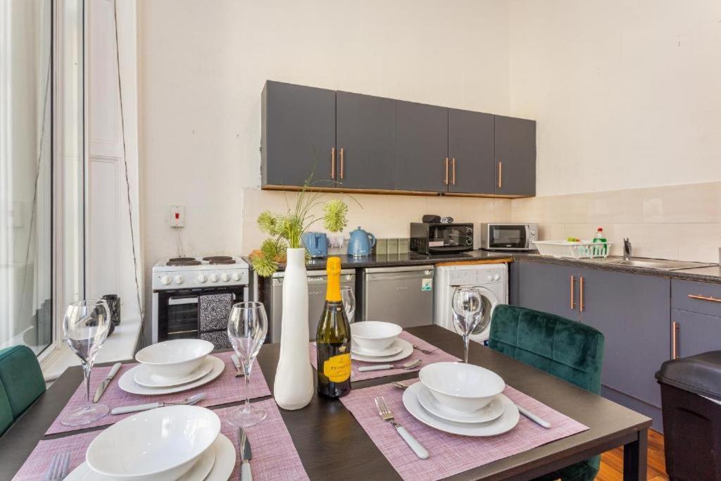 Newcastle'S Most Central Apartment - Sleeps 10 Экстерьер фото