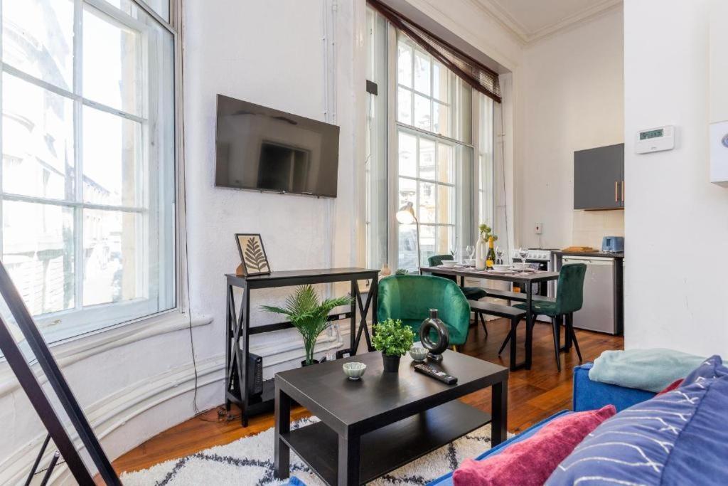 Newcastle'S Most Central Apartment - Sleeps 10 Экстерьер фото