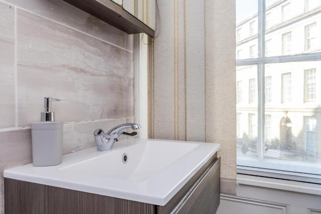 Newcastle'S Most Central Apartment - Sleeps 10 Экстерьер фото